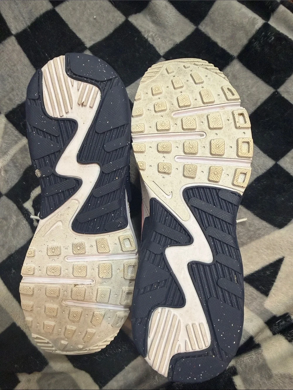 Nike lightweight sneakers